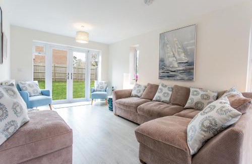Birdham House | Pine Trees - 4 bed home in The Witterings