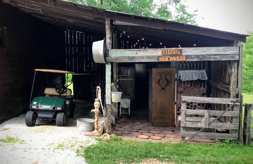 Boss House | Pine Valley at Dillard Mill - Airsteam w / outdoor tub