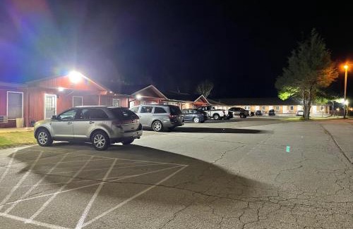 Spruce Pine Hotel | PINE VALLEY MOTEL