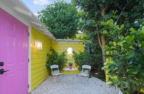 Parrot Cove Cottage | Pineapple Cottage- Historic Parrot Cove
