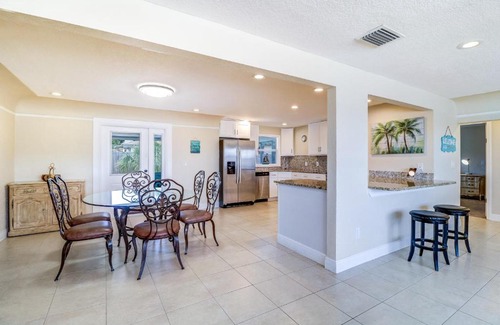 Madeira Beach House | Pineapple Escape