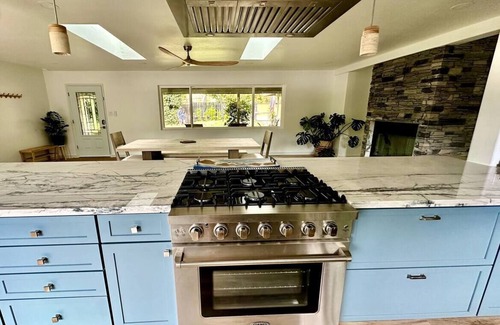 Garberville House | Pineapple Resort- Private Spa, Comforts of home