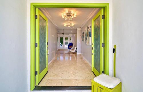 Palm Springs House | Pineapple Splash! Complete Privacy! Salt Pool!
