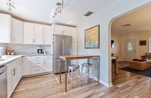 Sarasota House | Pineapples House- POOL private SOUTH facing HOT TUB close to BEACHES- walkable