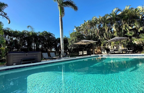 Sarasota House | Pineapples House- POOL private SOUTH facing HOT TUB close to BEACHES- walkable