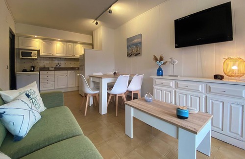L'Estartit Apartment | Pineda Apartment with pool. 2 bedrooms in first line of sea.