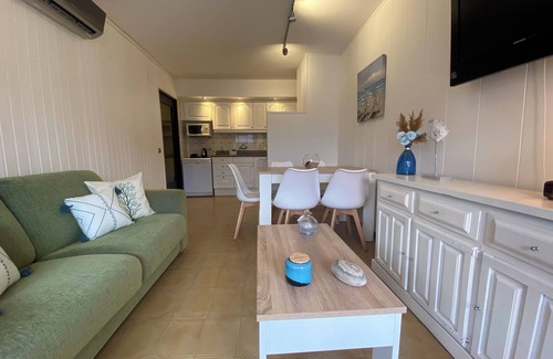 L'Estartit Apartment | Pineda Apartment with pool. 2 bedrooms in first line of sea.