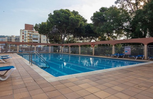 L'Estartit Apartment | Pineda Apartment with pool. 2 bedrooms in first line of sea.