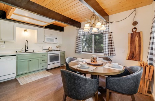 Sugarloaf Cabin | PineDenCabin: HotTub+Arcade+FirePit+EV Charger