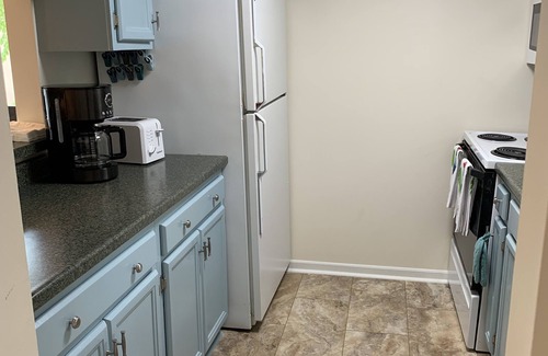 Pinehurst Condo | Pinehurst 2BR 2B Condo on lake, seasonal pool, just 1.5 mi to Pinehurst Resort