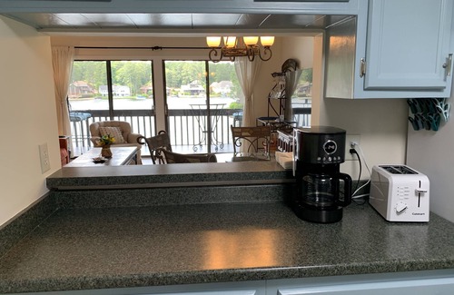 Pinehurst Condo | Pinehurst 2BR 2B Condo on lake, seasonal pool, just 1.5 mi to Pinehurst Resort