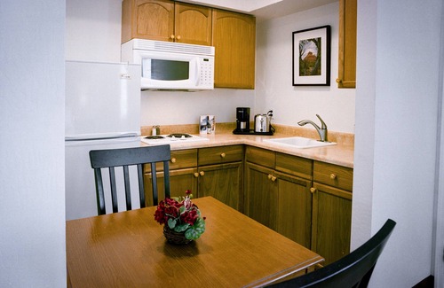 Cottonwood Hotel | Pines Inn & Suites