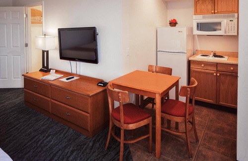 Cottonwood Hotel | Pines Inn & Suites