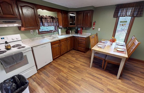 Carbon Hill Cabin | Pines Lodge at Sand Run Lake in WNF, Hocking Hills