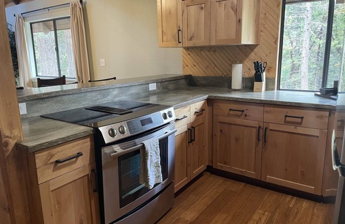 Pollock Pines Cabin | Pines Retreat - Charming Getaway