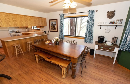Pinetop-Lakeside House | Pinetop-Lakeside home/3 bed/2 bath/treehouse/hot tub