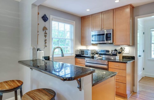 Southwest Raleigh House | Pineview Place - Hayes Barton ITB, private outdoor oasis