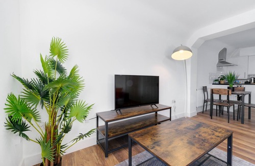 Iver Apartment | Pinewood 1 Bedroom Apartment B By Arista Living
