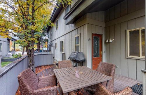 Ketchum Apartment | Pinewood Getaway