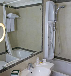 Quartiere XXVII Primavalle Hotel | Pinewood Hotel Rome