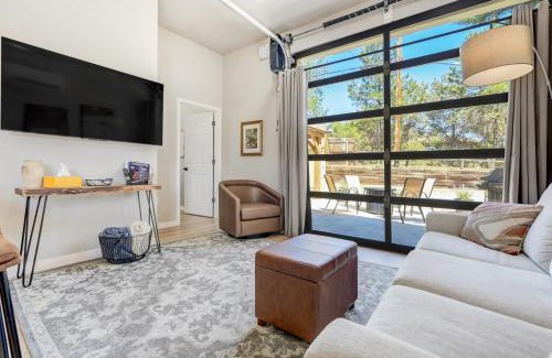 Colorado Springs Apartment | Pinewood Sanctuary Secluded & Peaceful OCC Oasis