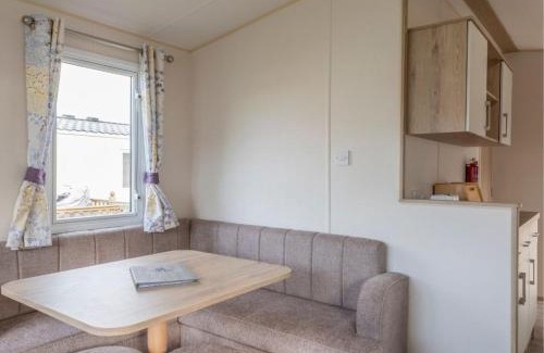Wells-next-the-Sea Cabin | Pinewoods Park Compact sleeps 6 – no dogs