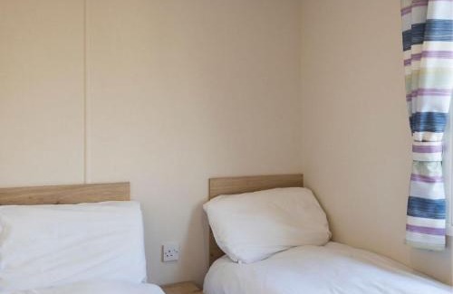 Wells-next-the-Sea Cabin | Pinewoods Park Compact sleeps 6 – no dogs