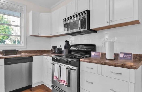 Terry Sanford House | Ping-Pong & Huge Yard! Central- Fayetteville Pearl