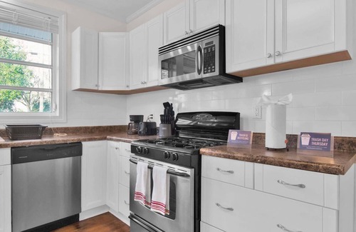 Terry Sanford House | Ping-Pong & Huge Yard! Central- Fayetteville Pearl