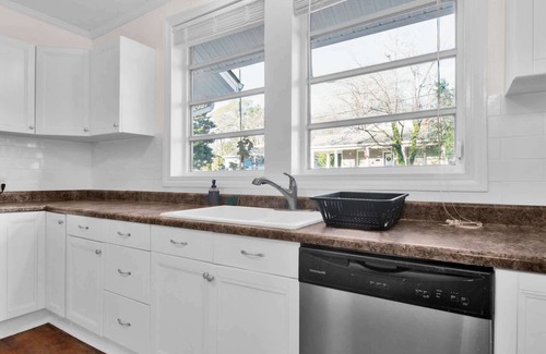 Terry Sanford House | Ping-Pong & Huge Yard! Central- Fayetteville Pearl