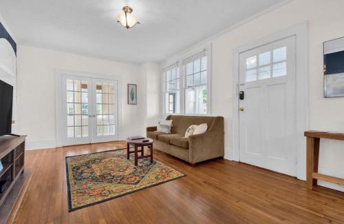 Terry Sanford House | Ping-Pong & Huge Yard Central- Fayetteville Pearl