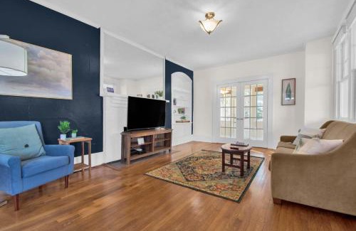 Terry Sanford House | Ping-Pong & Huge Yard Central- Fayetteville Pearl