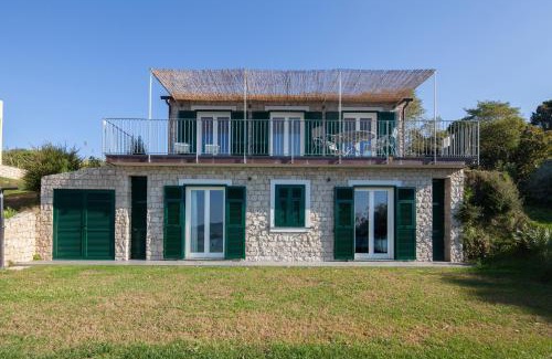 Pugliola House | Pini House, inside a private Park, Pool, Tennis, AC, Parking next home and Parking in Lerici!