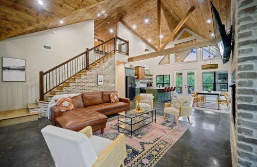 Broken Bow Cabin | Pining For You · Secluded Gem: Ping Pong | Hot Tub | Spacious Deck