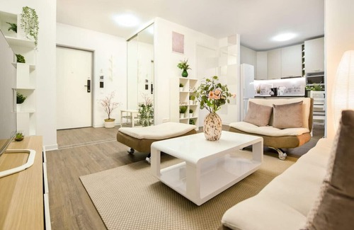 Aviatiei Apartment | PINK BLUSH | Stylish Studio with Free Parking
