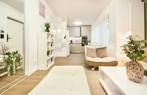 Aviatiei Apartment | PINK BLUSH | Stylish Studio with Free Parking