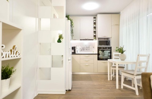 Aviatiei Apartment | PINK BLUSH | Stylish Studio with Free Parking