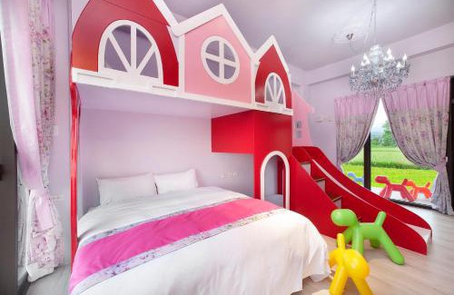 Dongshan House | Pink Castle House