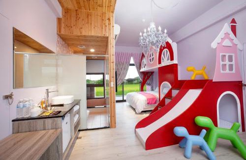 Dongshan House | Pink Castle House