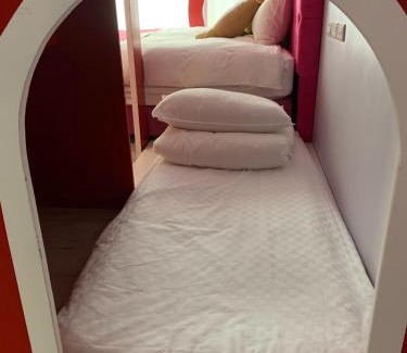 Dongshan House | Pink Castle House