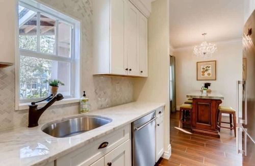 Grandview Heights House | Pink House - Bask in Style Steps from the Convention Center