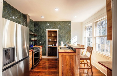Kenilworth House | Pink House in Wooded Kenilworth - 4 Mins to DT Asheville & Walkable to Hospital
