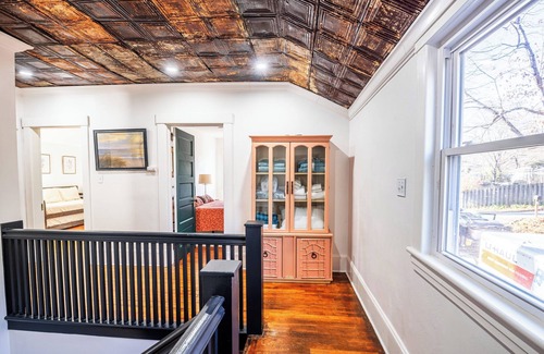 Kenilworth House | Pink House in Wooded Kenilworth - 4 Mins to DT Asheville & Walkable to Hospital