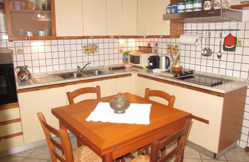 Cecina House | PINK HOUSE WITH GARDEN AND AIR CONDITIONING