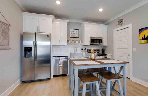 Talbot's Corner House | Pink Paradise Just 10 mins from Downtown Nashville