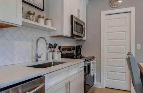 Talbot's Corner House | Pink Paradise Just 10 mins from Downtown Nashville