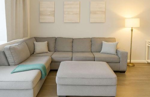 Downtown Cleveland Apartment | Pink playhouse sq near Progressive field & CSU