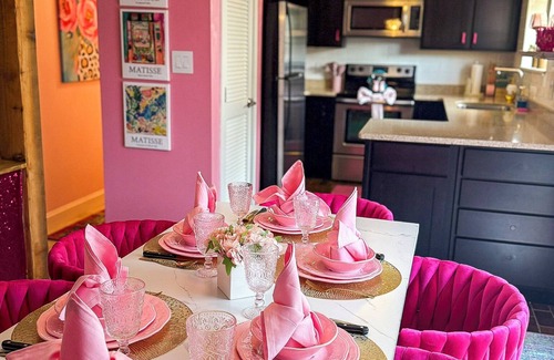 Lake Ozark House | Pinkie’s Paradise is the ultimate Lake of the Ozarks girls’ retreat! 2BR/2BA villa with a movie room, sauna, private deck, firepit, and pool access. Perfect for bachelorettes, birthdays & unforgettable lake getaways!