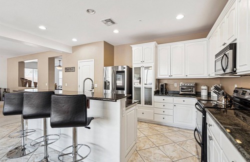 Cibola Vista House | Pinnacle Breeze-Private Backyard-Mins to Six Flags