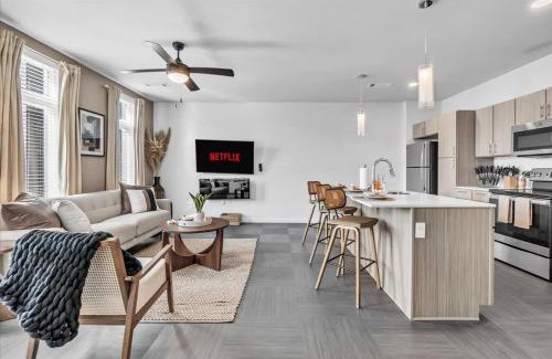Rogers Apartment | Pinnacle Heights 1Bdrm 2nd flr Pool Fitness Center Yoga Studio Dog Spa